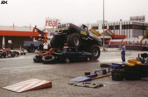 Jdk´s Monster Trucks Aranis And Klaas Stuntshow In Braunschweig 2001